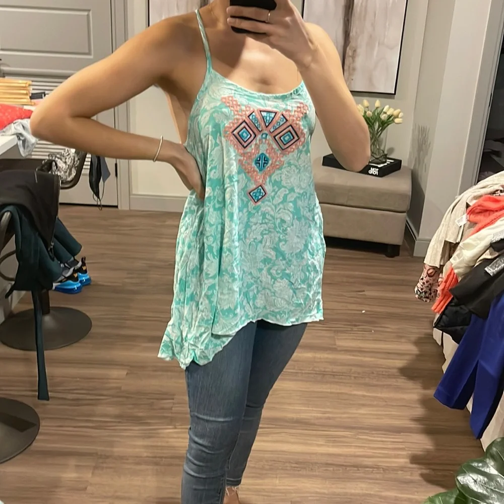 Embroidered Tank - Picture 2 of 4
